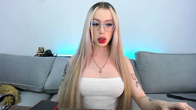 Snapshot of Sweet_Soffi chatting on September 26, 3:47 am Sweet Soffi online show from September 26, 3:47 am