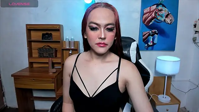 Snapshot of QueenCasandra chatting on October 1, 5:57 pm QueenCasandra online show from October 1, 5:57 pm