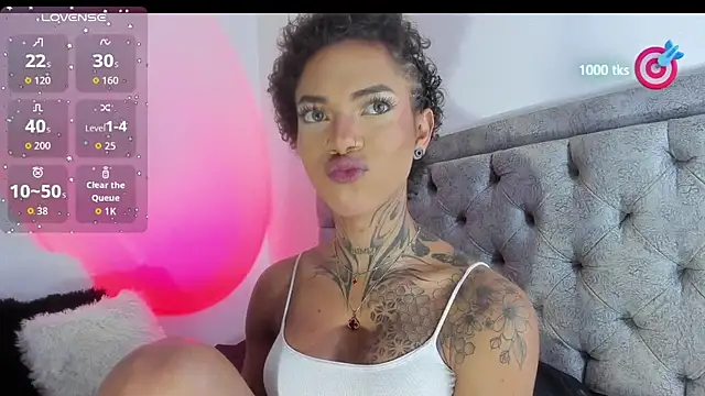 Snapshot of michell_danna chatting on October 3, 2:00 am michell danna online show from October 3, 2:00 am