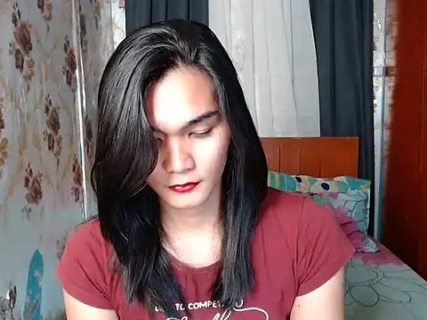 lady in moon online show from March 7, 5:08 pm