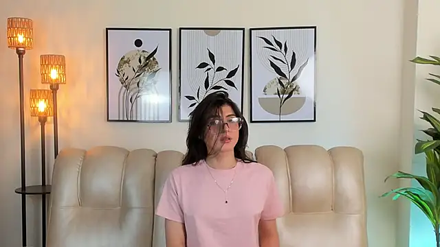 Snapshot of Violeta_Foxz chatting on September 25, 7:21 pm Violeta Foxz online show from September 25, 7:21 pm