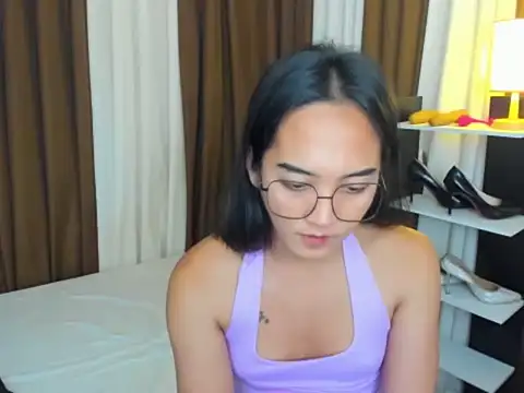 Snapshot of URHottestAngel chatting on September 11, 7:00 pm URHottestAngel online show from September 11, 7:00 pm