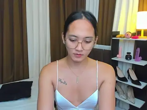 Snapshot of URHottestAngel chatting on October 1, 4:29 pm URHottestAngel online show from October 1, 4:29 pm