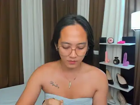 URHottestAngel online show from November 3, 4:50 pm