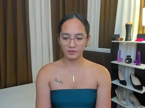 URHottestAngel online show from November 4, 5:01 pm