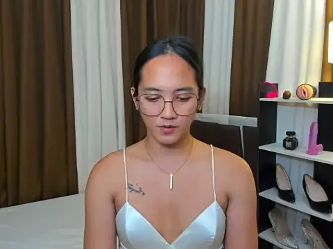 URHottestAngel online show from November 7, 5:13 pm