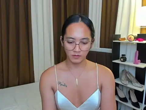 URHottestAngel online show from November 12, 8:19 pm