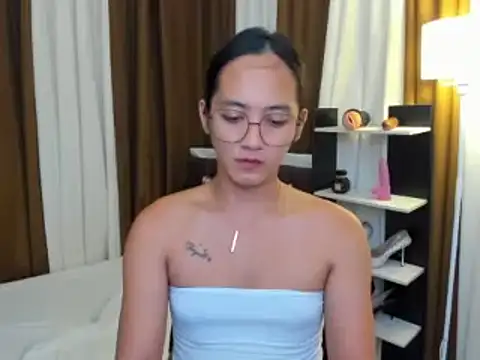 URHottestAngel online show from November 17, 8:36 am