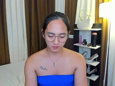 URHottestAngel online show from November 19, 11:10 am