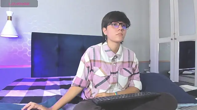 Snapshot of Tsuki_Maru chatting on October 6, 8:09 pm Tsuki Maru online show from October 6, 8:09 pm