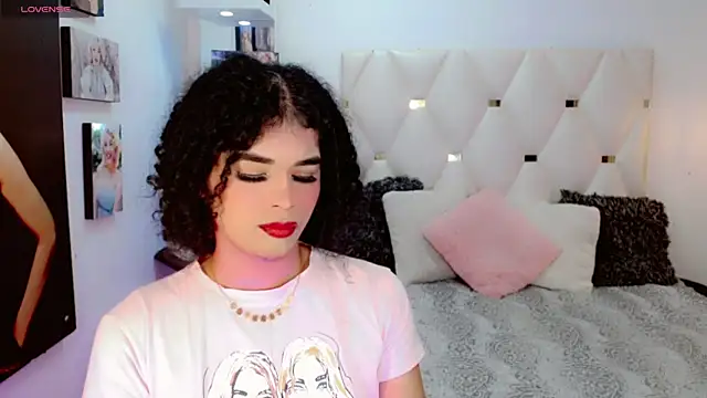 Snapshot of Veronica_Misst_ chatting on September 20, 12:44 pm Veronica Misst online show from September 20, 12:44 pm