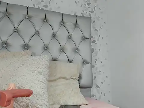 Snapshot of michelle_perla chatting on September 22, 12:43 pm michelle perla online show from September 22, 12:43 pm