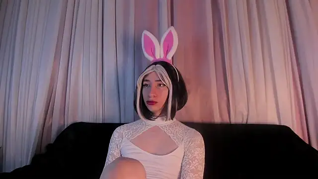 Snapshot of Charlottee_slave chatting on October 8, 2:35 am Charlottee slave online show from October 8, 2:35 am