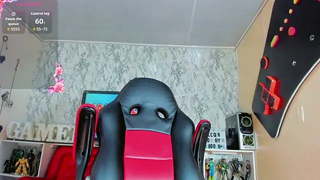 Candy Walker  online show from October 13, 7:14 pm