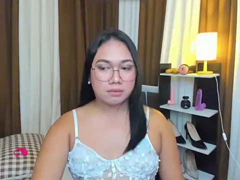 Snapshot of TsUncutKaren chatting on October 1, 5:19 am TsUncutKaren online show from October 1, 5:19 am