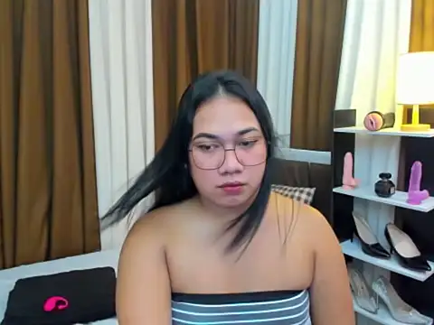 TsUncutKaren online show from October 12, 5:21 am