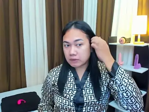 TsUncutKaren online show from October 17, 4:10 pm