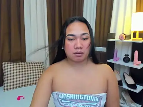 TsUncutKaren online show from October 20, 8:12 pm