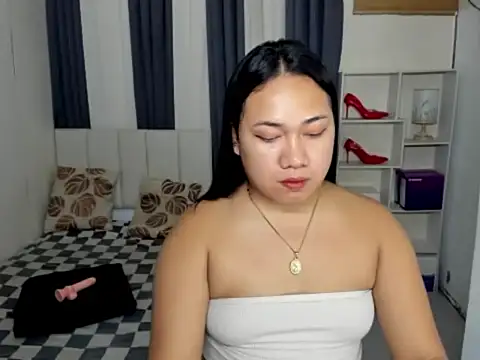 TsUncutKaren online show from January 6, 5:00 am