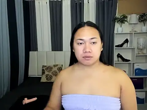 TsUncutKaren online show from February 21, 4:32 pm