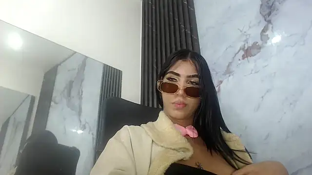 Snapshot of CamelyHott chatting on October 3, 8:31 pm CamelyHott online show from October 3, 8:31 pm