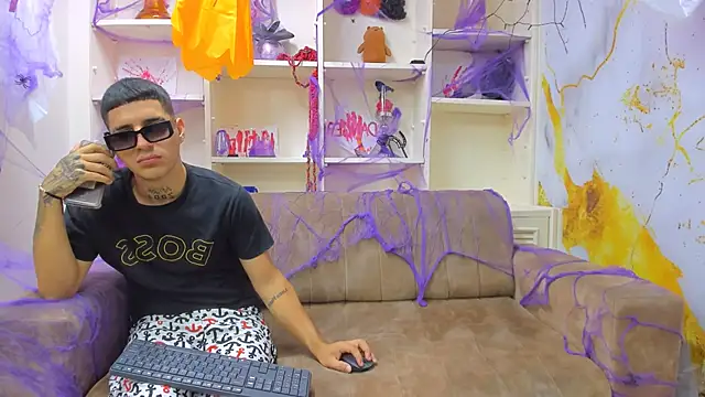 Snapshot of Pleasure_Take chatting on October 9, 1:56 pm Pleasure Take online show from October 9, 1:56 pm