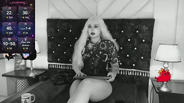 Snapshot of Madamexravenx chatting on September 19, 8:03 pm Madamexravenx online show from September 19, 8:03 pm