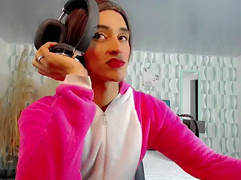 Snapshot of samantha_bliss chatting on October 6, 7:25 pm samantha bliss online show from October 6, 7:25 pm