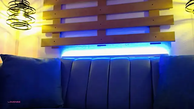 ArianaSantana online show from October 15, 1:00 pm