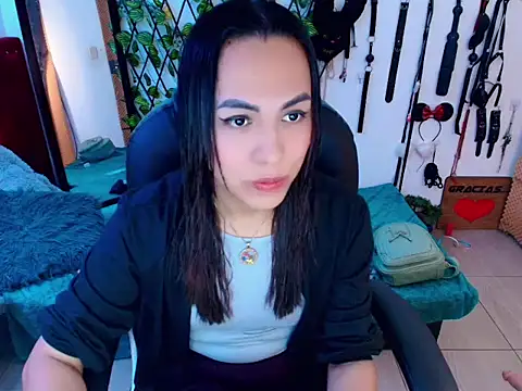 missblu online show from October 19, 9:07 pm