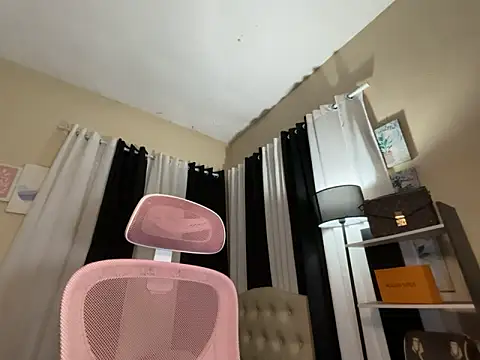 Seductive Margaux online show from November 6, 7:58 pm