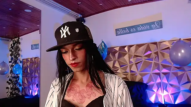 Snapshot of Trinity_Knox chatting on September 10, 5:34 pm Trinity Knox online show from September 10, 5:34 pm