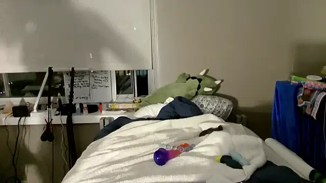 cuddlyavenue online show from October 19, 1:20 am