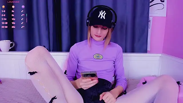 Snapshot of AcidTears chatting on October 6, 1:22 pm AcidTears online show from October 6, 1:22 pm