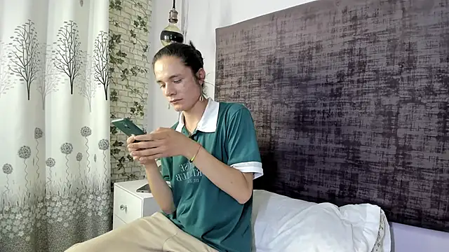 Snapshot of rhianna-coral chatting on September 19, 3:34 am rhianna-coral online show from September 19, 3:34 am