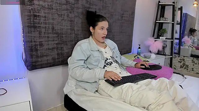 Snapshot of rhianna-coral chatting on September 23, 4:18 am rhianna-coral online show from September 23, 4:18 am