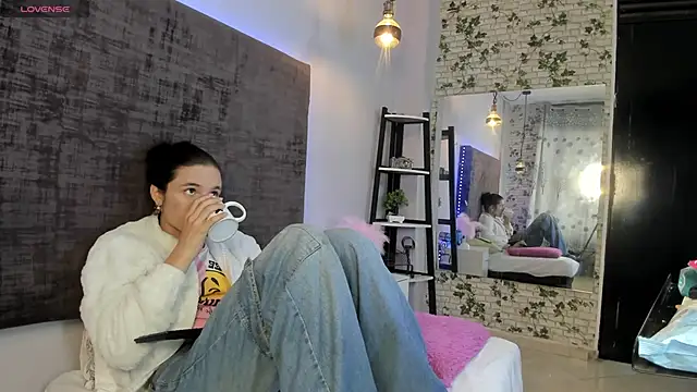 Snapshot of rhianna-coral chatting on September 26, 4:20 am rhianna-coral online show from September 26, 4:20 am