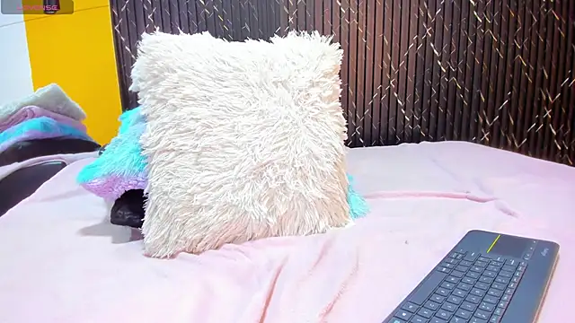 Snapshot of Miss_Ariaa chatting on October 3, 12:05 pm Miss Ariaa online show from October 3, 12:05 pm