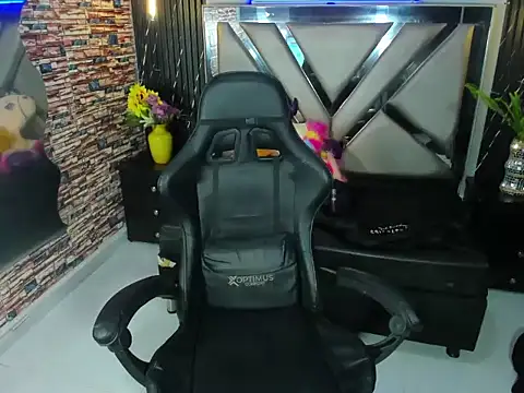 ElectrogoDdess online show from November 23, 8:55 pm