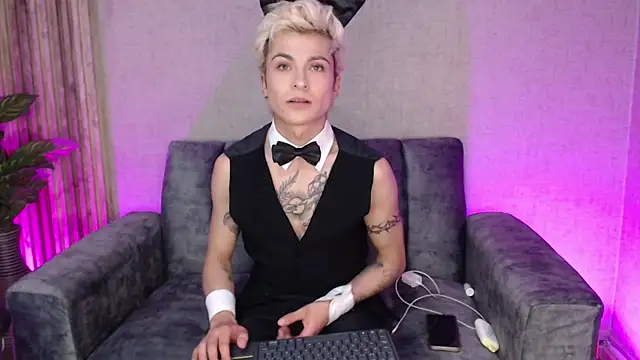 Snapshot of AsherAnderson chatting on September 23, 9:21 pm AsherAnderson online show from September 23, 9:21 pm
