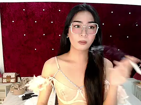 Snapshot of XxMissTransROYALxX chatting on September 30, 12:32 am XxMissTransROYALxX online show from September 30, 12:32 am