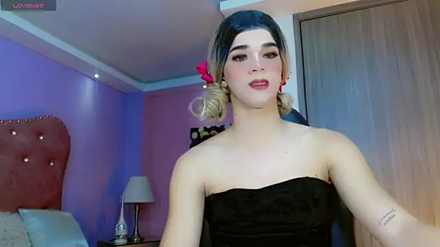 Snapshot of Sophia_Stonee chatting on October 1, 11:33 am Sophia Stonee online show from October 1, 11:33 am