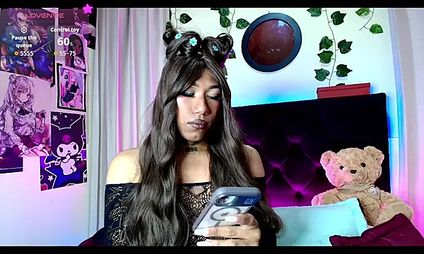 Snapshot of Elanit chatting on September 19, 4:40 am Elanit online show from September 19, 4:40 am