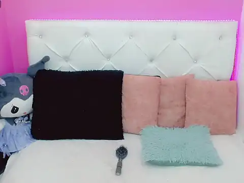 x daniiela x online show from October 24, 7:30 pm