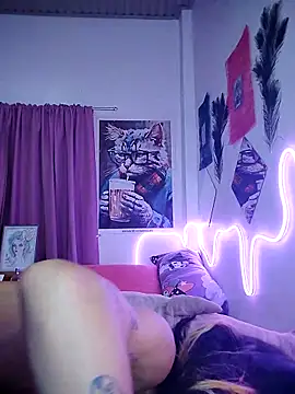 Snapshot of foxylena_latinalicious69 chatting on October 4, 12:39 pm foxylena latinalicious69 online show from October 4, 12:39 pm