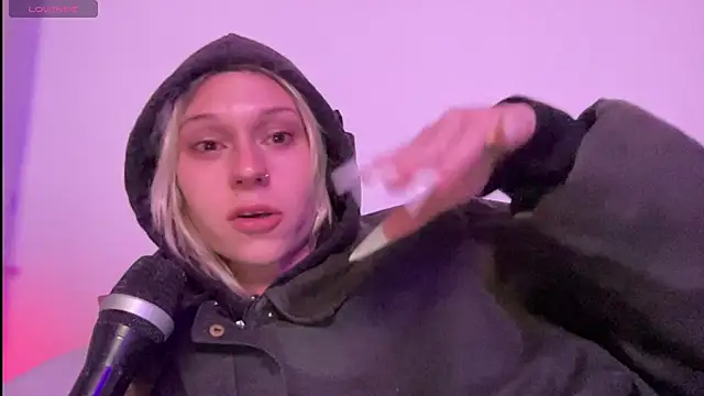 Snapshot of SophieDiamond_ chatting on September 29, 9:03 pm SophieDiamond online show from September 29, 9:03 pm
