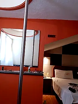 transreyna online show from March 18, 6:50 pm