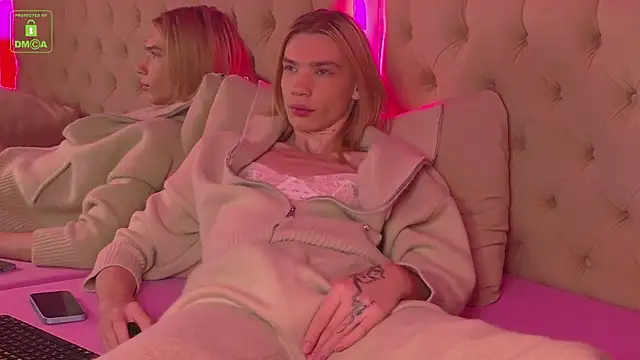 RobertDevine online show from October 17, 4:21 pm