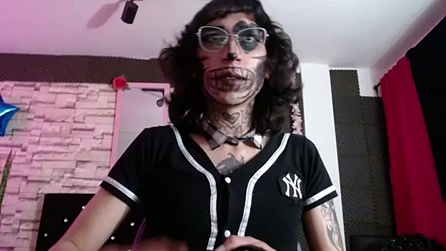 Snapshot of FelishaKitty chatting on October 2, 9:10 am FelishaKitty online show from October 2, 9:10 am
