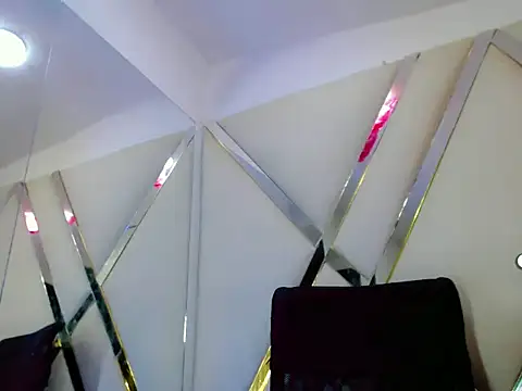 AuroraRoss online show from October 18, 7:50 pm